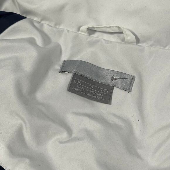 Vintage Nike Windbreaker - Picture 5 of 5